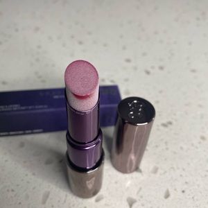 Urban Decan Revolution lipstick
